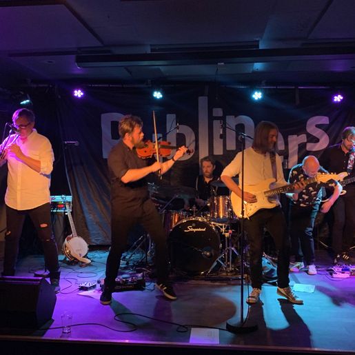 Dubliners på scenen i storsal